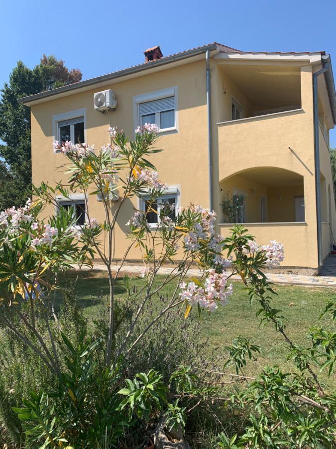 Apartment CReO Loborika Marčana Buitenkant foto
