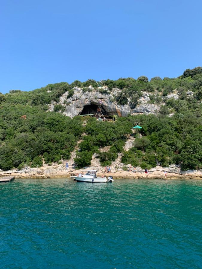 Apartment CReO Loborika Marčana Buitenkant foto